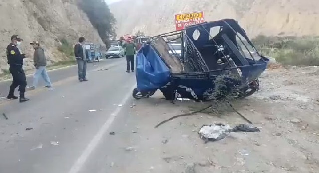 Combi choca contra dos mototaxis y mata a uno de sus ocupantes en Casma