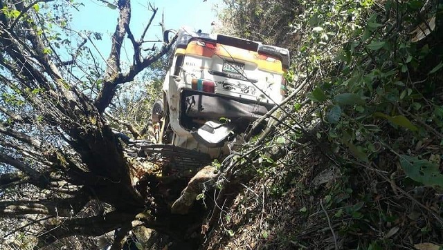 Áncash: 18 heridos deja como saldo volcadura de una combi en Pomabamba