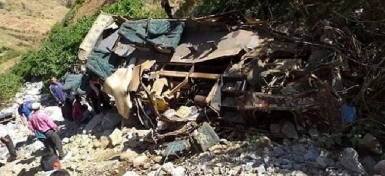 Yungay: cuatro muertos y 20 heridos tras caída de custer a un abismo en la carretera a Quillo