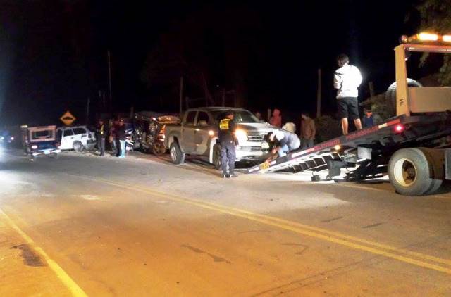 Camioneta y auto chocan en carretera Huaraz - Caraz
