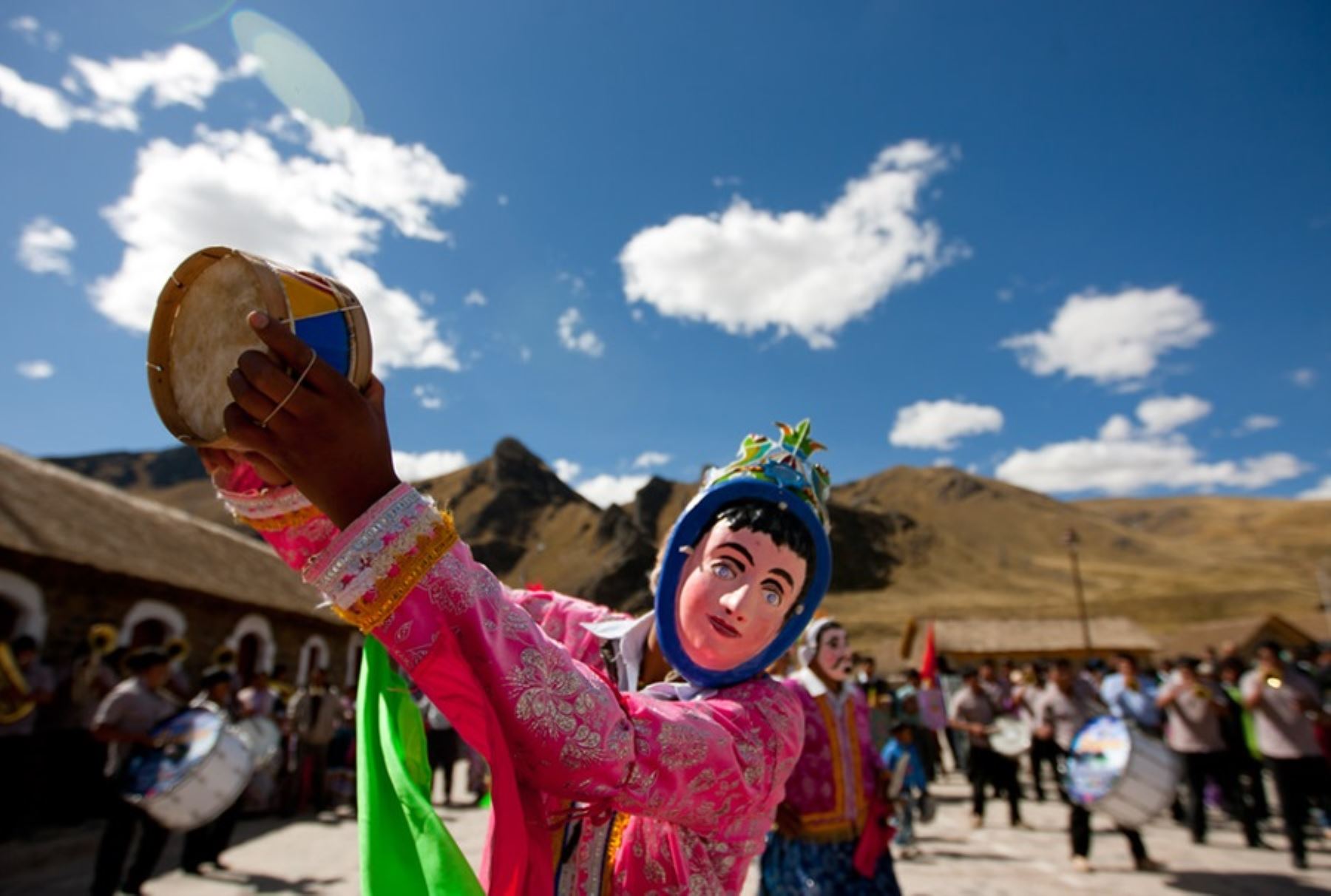  Aprueban dictámenes a favor de actividades turísticas en diversas regiones