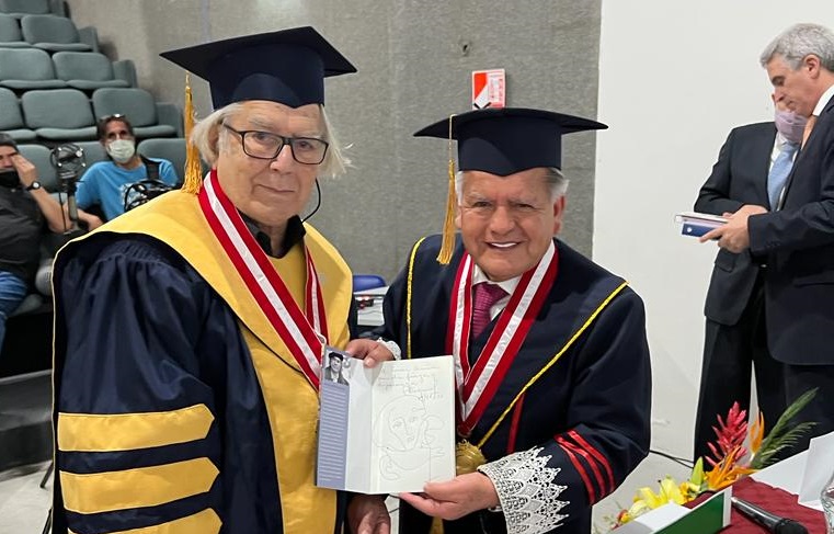 Cesar Acuña otorgó grado de Doctor Honoris Causa al Premio Nobel de la Paz, Adolfo Pérez Esquivel