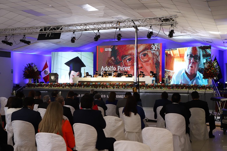 Premio Nobel de la Paz brindó conferencia a alumnos vallejianos