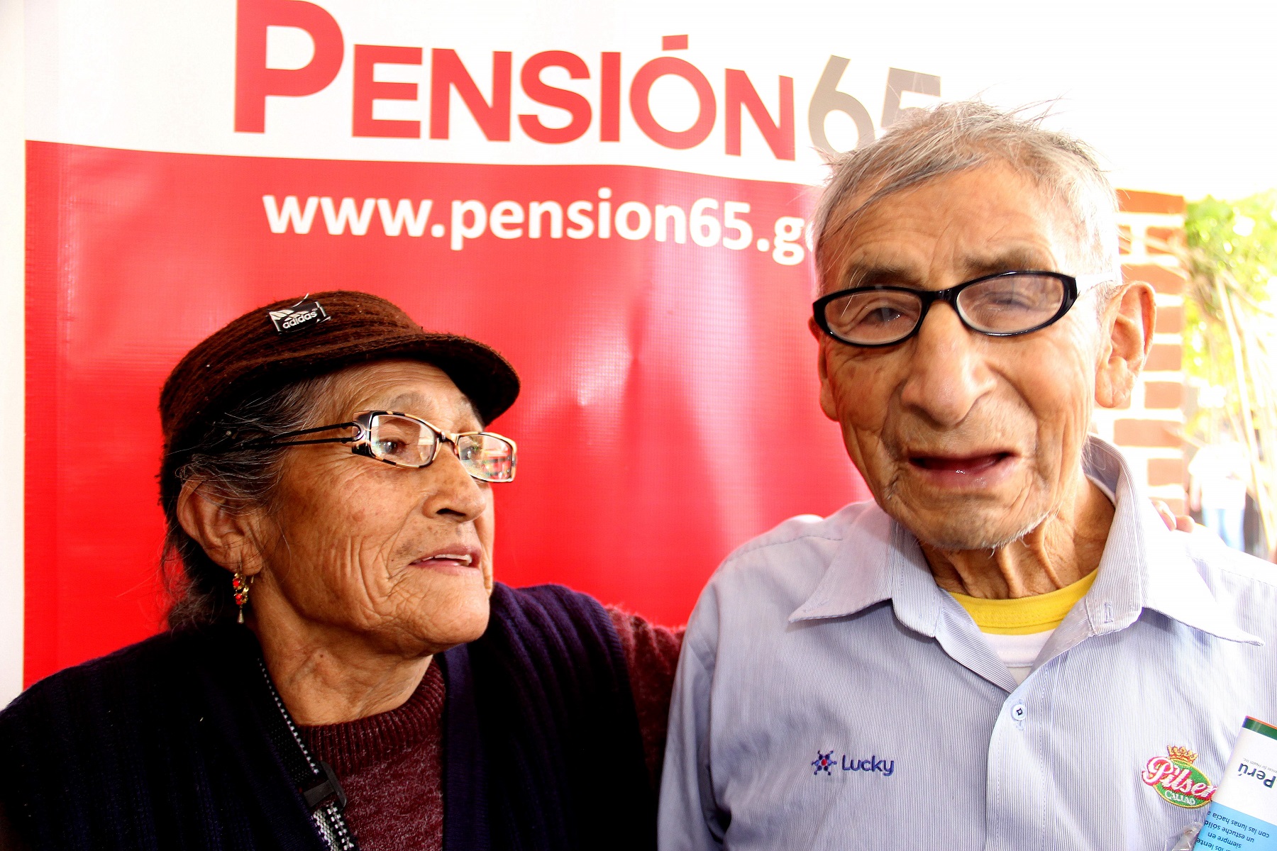 Más de 400 adultos mayores de campaña “Sin cataratas para verte mejor”  recibieron anteojos gratis