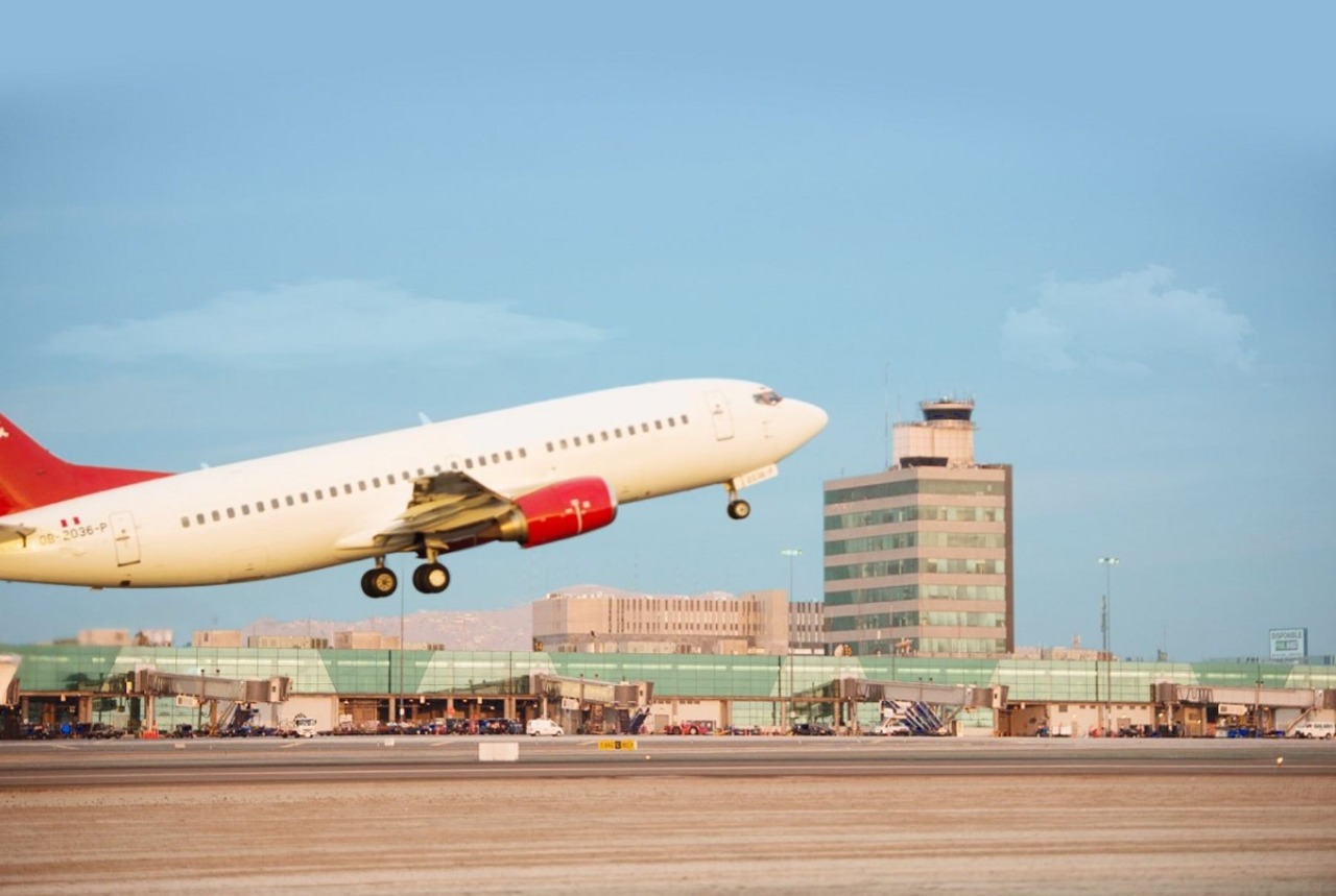 Perú suspende autorización de vuelos directos o con escala en el Reino Unido