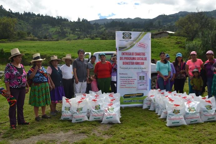 Pallasca: alcalde entregó canastas de víveres a caseríos