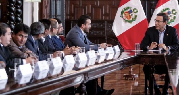 Alcaldes del Perú respaldan disolución del Congreso
