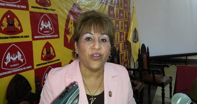 Chimbote: alcaldesa exige a Waldo Ríos parar con ofrecimiento de vivienda en tierras de Chinecas