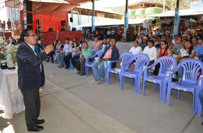Yungay: municipio entregó obra de cobertura del mercado central