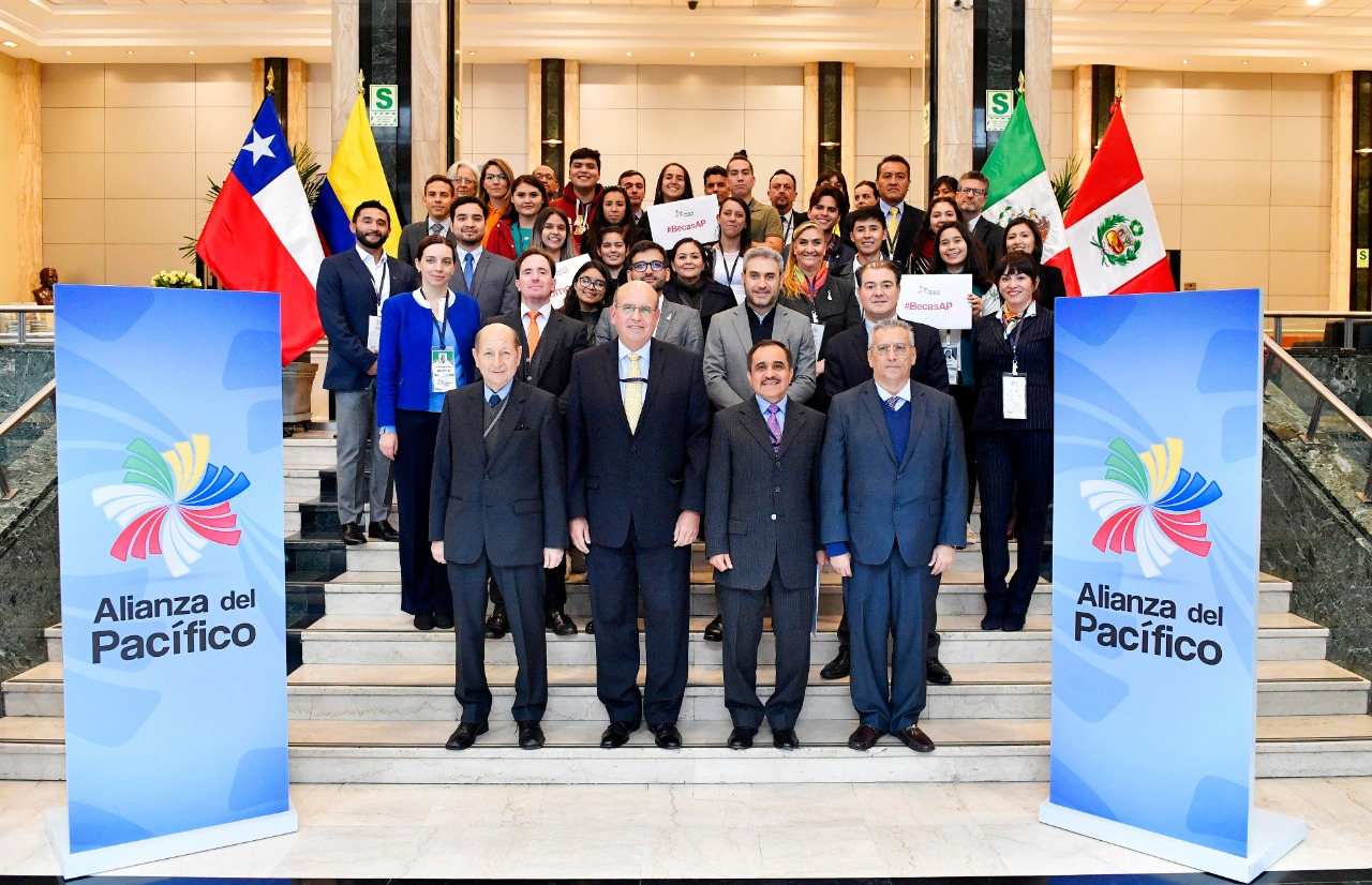 Universitarios ancashinos podrían acceder a becas de intercambios estudiantiles