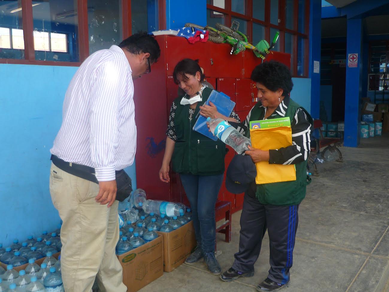 Huarmey: alertan riesgos ante deficiente almacenamiento de donaciones y venta ambulatoria de comida