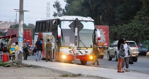 Tres delincuentes toman por asalto un bus y desvalijan a 44 pasajeros que partieron de Chimbote a Lima