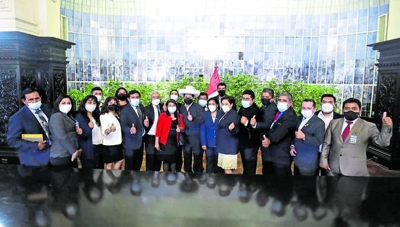 Gobierno de Boluarte retira a 312 subprefectos de Perú Libre 