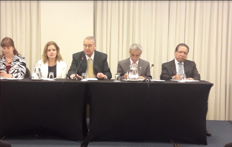 Autoridades y especialistas coinciden en necesidad de reformas para fortalecer la democracia