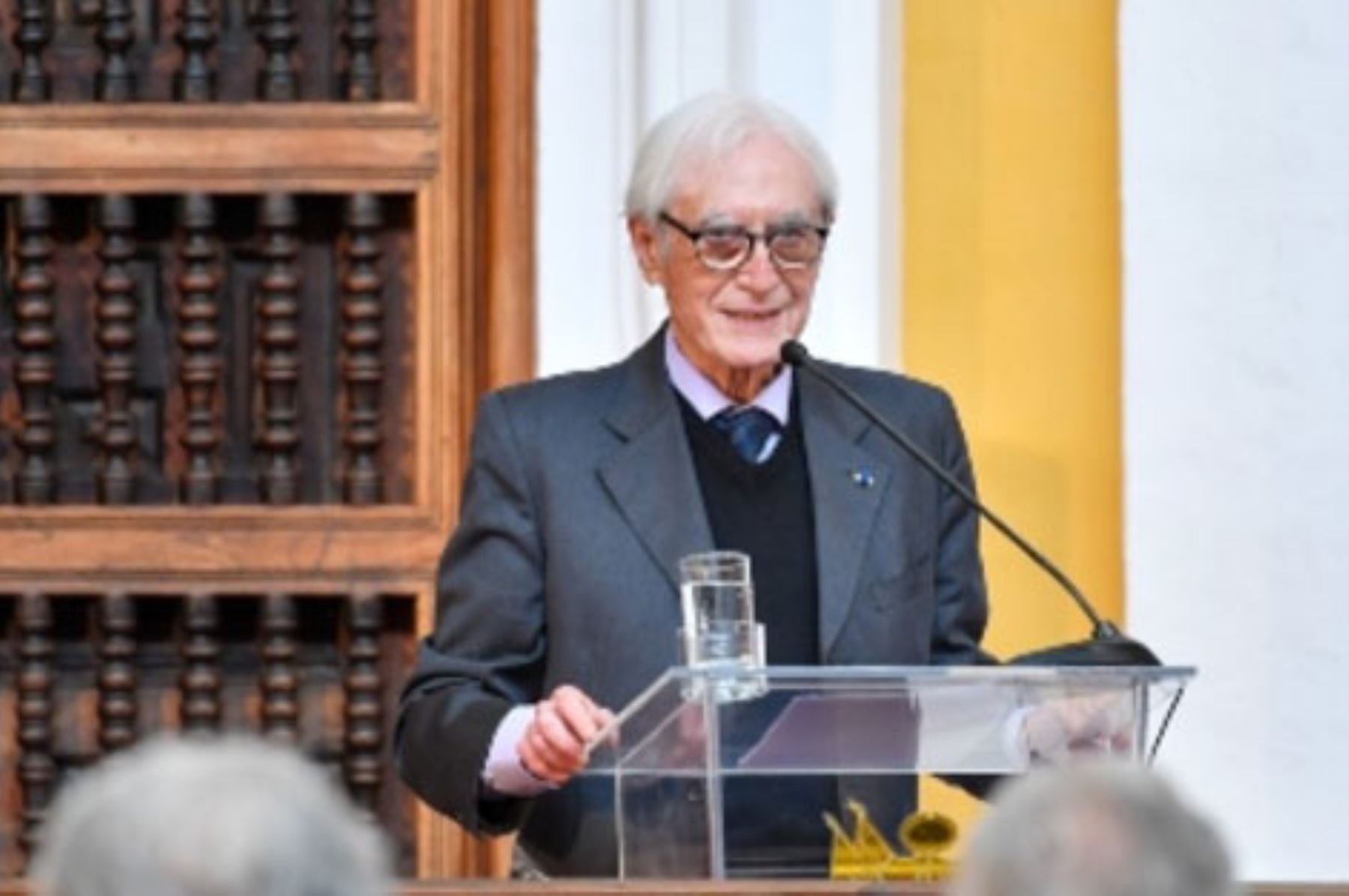  Castillo aceptó renuncia de Béjar tras declaraciones sobre la Marina y el terrorismo