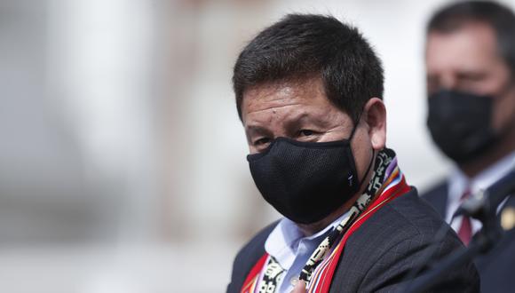 Bellido le dice a reportero de TV: “tienes que lavarte el oído porque no escuchas” 