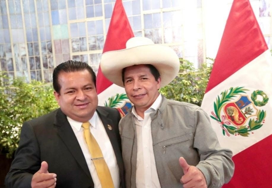 Ex secretario de Palacio, Bruno Pacheco se entregó esta noche a la Fiscalía 