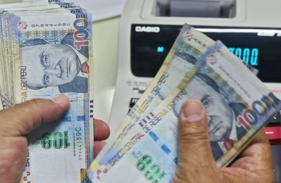 El 25% de peruanos usará su AFP, CTS y gratificación para pagar deudas 