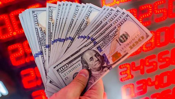 Dólar inicia la sesión rompiendo la barrera de los S/ 4 tras juramentación de gabinete ministerial