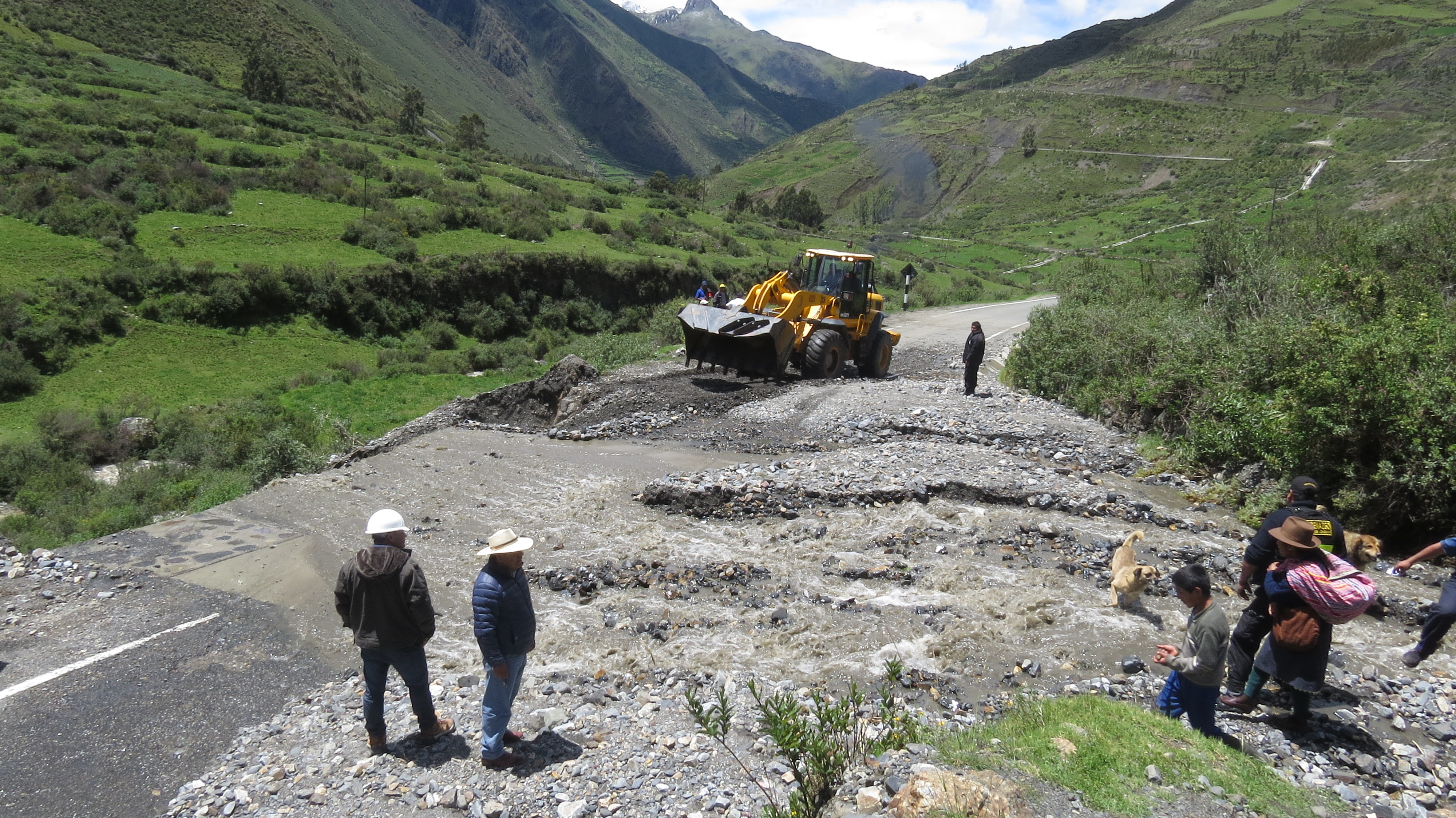 Huaycos y deslizamientos afectaron vías de comunicación en la provincia de Bolognesi