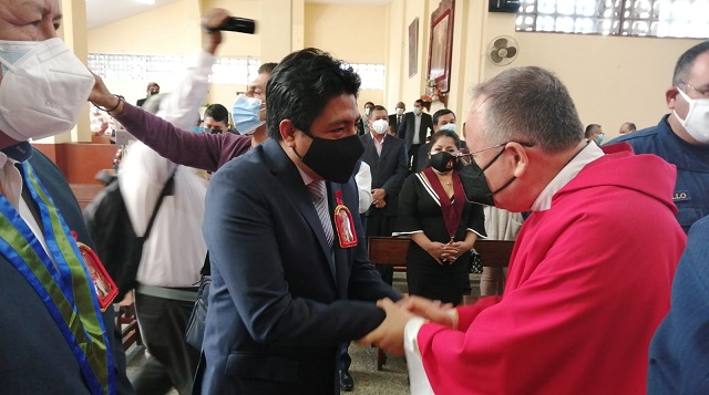 Gobernador de Áncash anuncia compra de 26 camas UCI, 6 plantas de oxígeno y vacunas contra la Covid-19