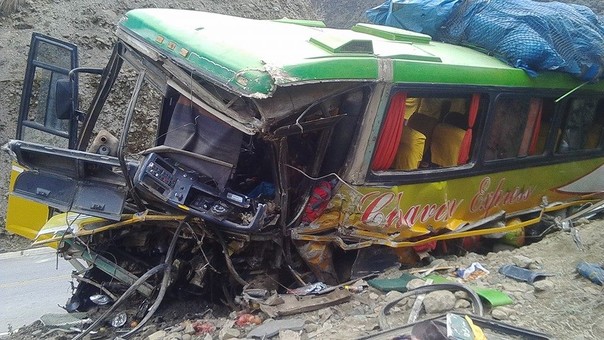 Carhuaz: un muerto y más de 40 heridos tras despiste de bus en la vía a Chacas
