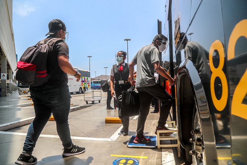 Pasajeros de buses interprovinciales deben presentar carnet de vacunación 