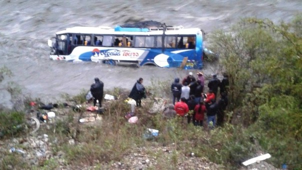 Continúa búsqueda de desaparecida en accidente en vía Llamellín –Antonio Raymondi