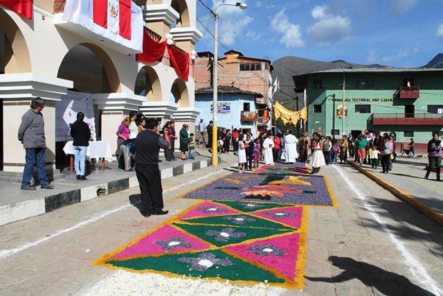 Con gran entusiasmo y fervor religioso población de Cabana participó en procesión de Corpus Christi