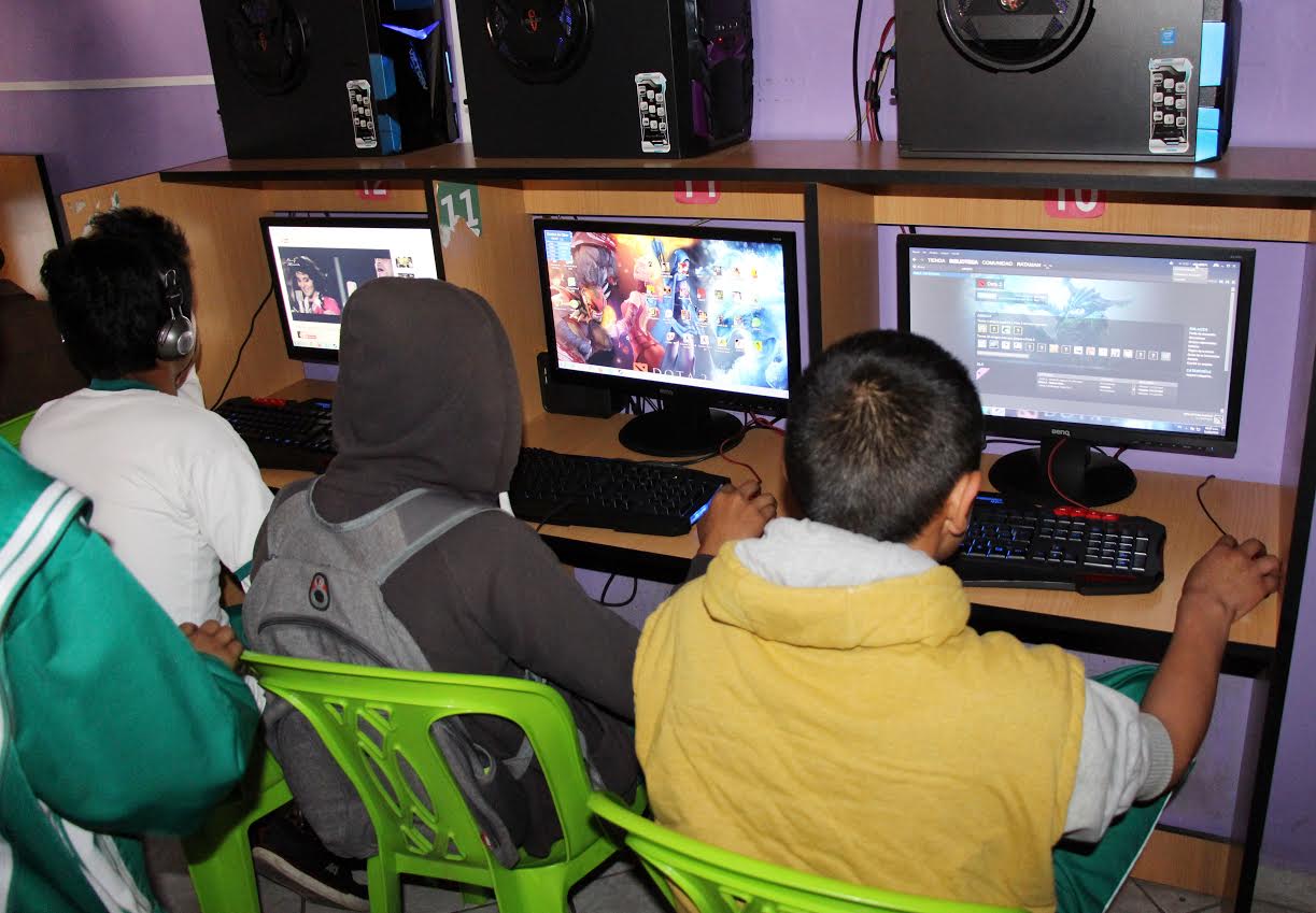  Independencia: Encuentran deficiencias en operativo a cabinas de internet