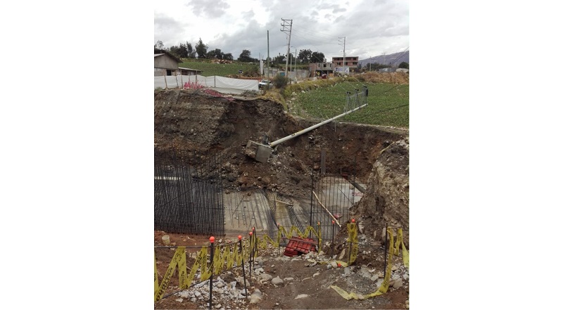 Yungay: deslizamiento de tierras originado por terceros ocasiona caída de poste de media tensión