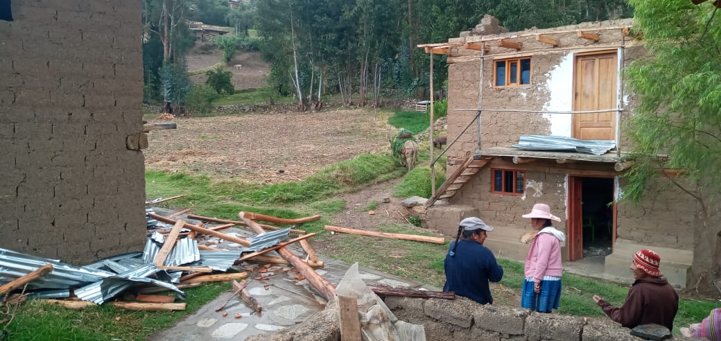 Vientos fuertes afectan una vivienda en Yanama, Yungay