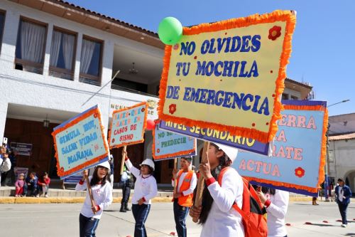 Áncash: con colorido pasacalle  buscan fortalecer la cultura de prevención ante desastres naturales