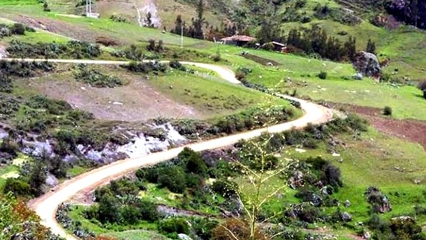 Suscriben contrato para ejecución de la carretera Pallasca  - Santiago de Chuco