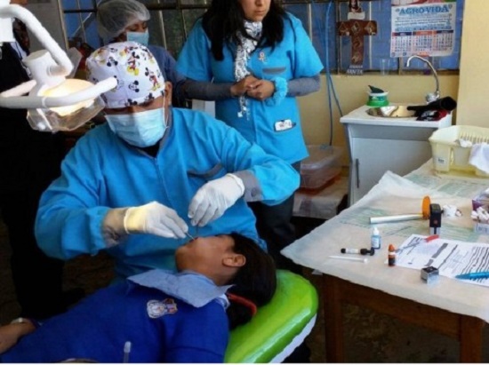 Escolares de colegio Señor de la Soledad son beneficiados con campaña médica