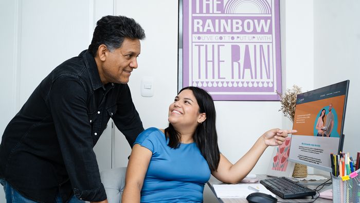 “Ayuda a papá a encontrar el plan adecuado sin pagar más por su servicio móvil con Checa tu plan”