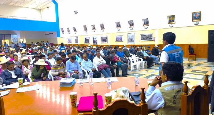 Capacitan en quechua ancashino a 300 usuarios de la JASS Cayasbamba de Yungay sobre procedimiento de reclamos