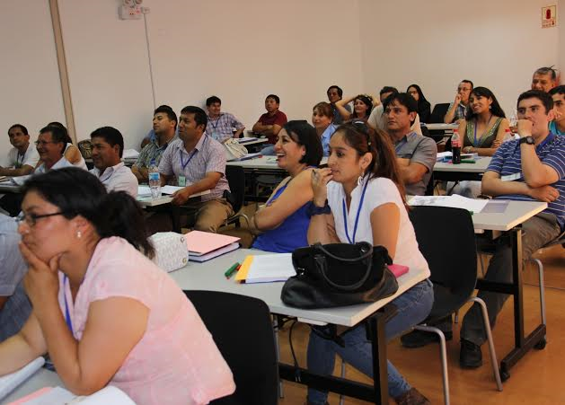 Capacitan a facilitadores financieros para promover el ahorro