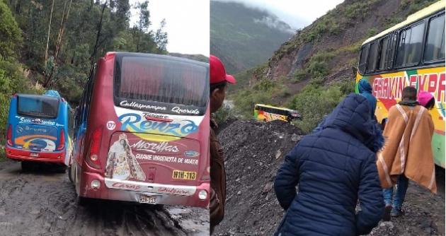 Áncash: Buses y pasajeros varados en la carretera al callejón de Los Conchucos debido a derrumbes