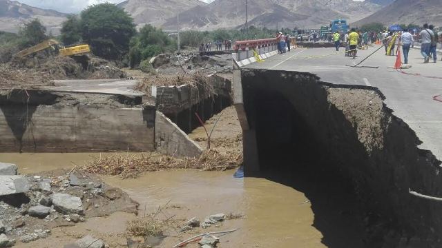 Gobernador regional lleva más de 8 toneladas de ayuda a Huarmey y Chimbote afectadas por desborde de ríos 