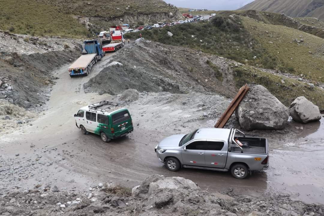 Habilitan parcialmente tránsito vehicular en la vía departamental an-110,  Cátac- tunel de Cahuish 