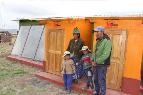 Estado destina S/ 101.1 millones en "casitas calientes" para familias andinas de 13 regiones