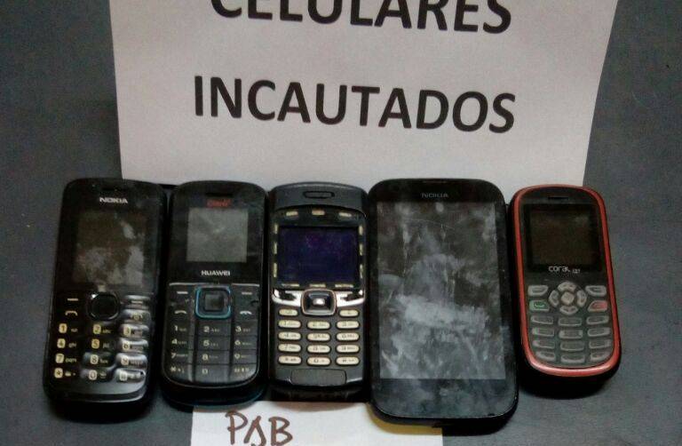 Doce teléfonos celulares fueron incautados en pabellón de mujeres del penal de Huaraz