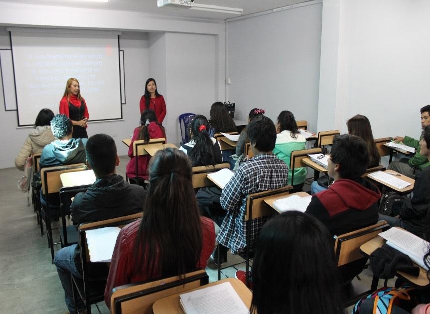 Realizan ceremonia de bienvenida a estudiantes de la UCV de Huaraz