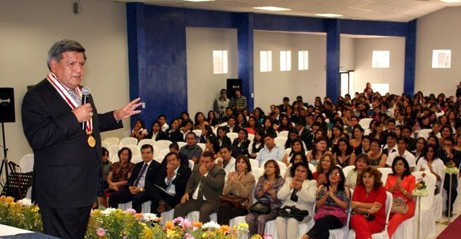 Huaraz: Acuña entregará resolución que otorgó licenciamiento a los doce campus de la UCV
