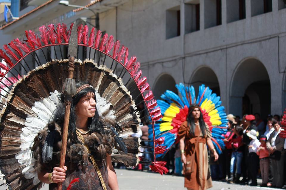Actores del documental sobre Chavín de Huántar acaparan atención en desfile por el aniversario de Huaraz
