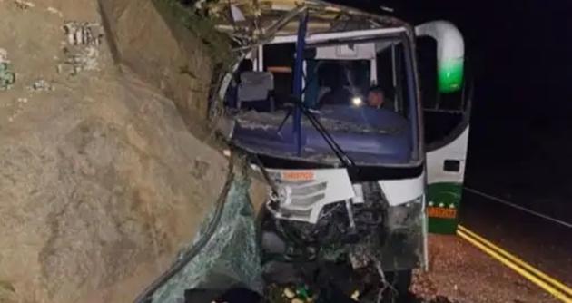 Miembros de selección distrital de vóley resultan heridos tras choque de bus cerca a Casma