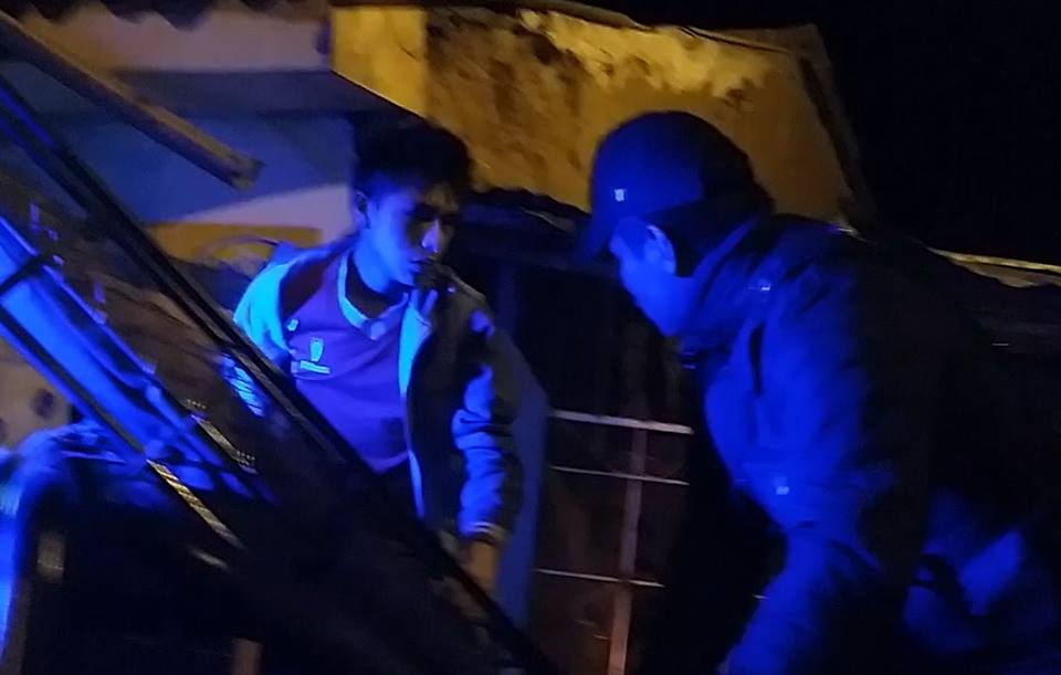 Vecinos capturan “choro” y le propinan paliza por robo de sus pertenencias