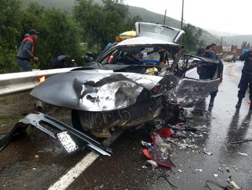 Dos autos se chocaron cerca a Comisaría de Tacllán dejando como saldo un muerto y varios heridos