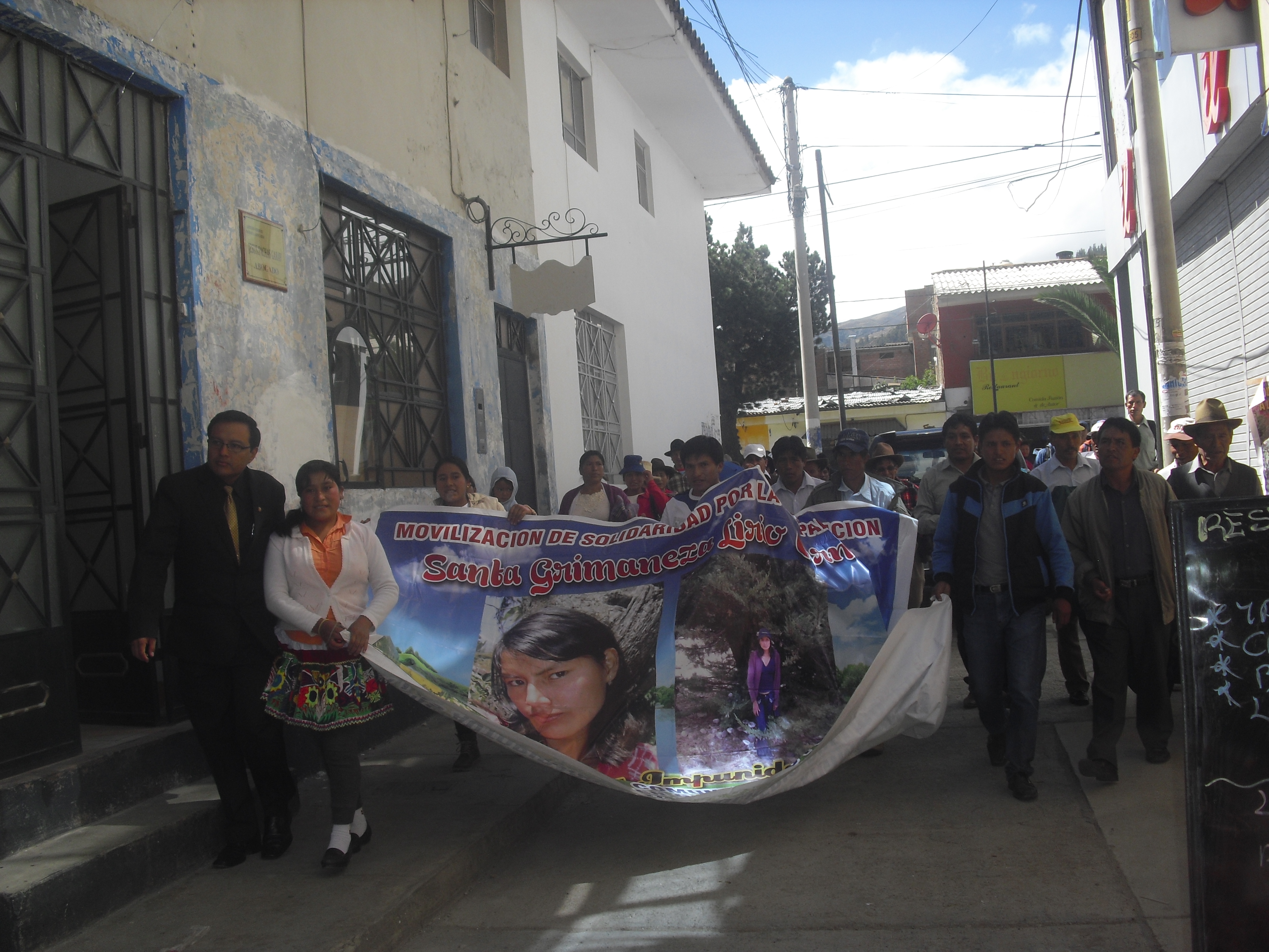 Con movilización cuestionan a fiscal que investiga caso de la desaparición de Santa Lirio